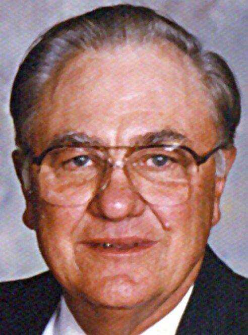 Earl August Kamp, 86, of Jackson died Thursday, May 14, 2009, at Saint Francis Medical Center. - 1230414-L