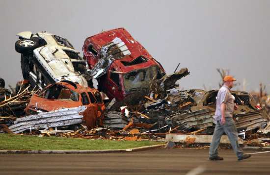 joplin tornado damage cars