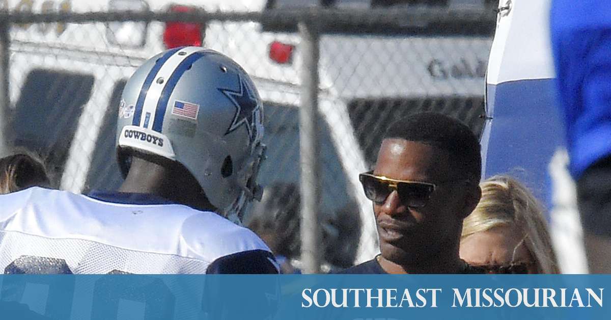 Professional Sports: Former L.A. Rams players, celebrities watch practice  (8/19/15)