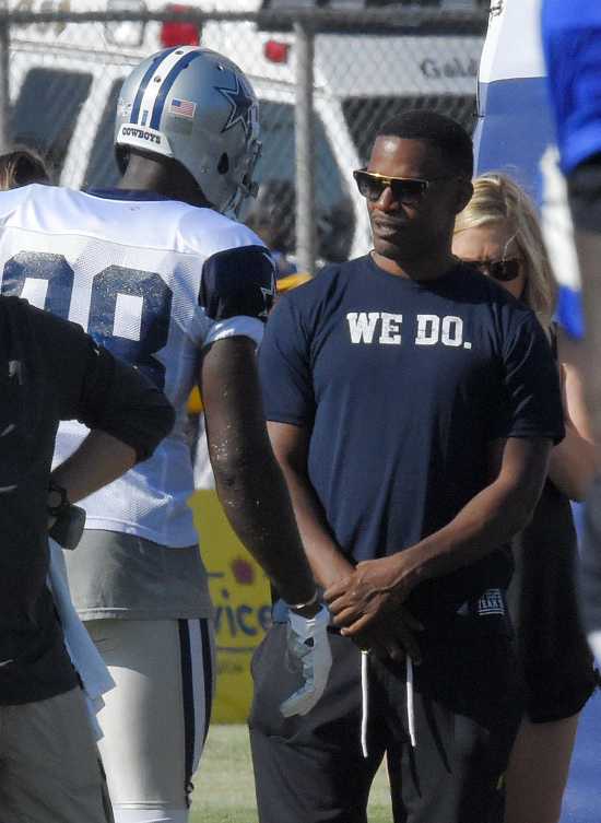 Professional Sports: Former L.A. Rams players, celebrities watch practice  (8/19/15)