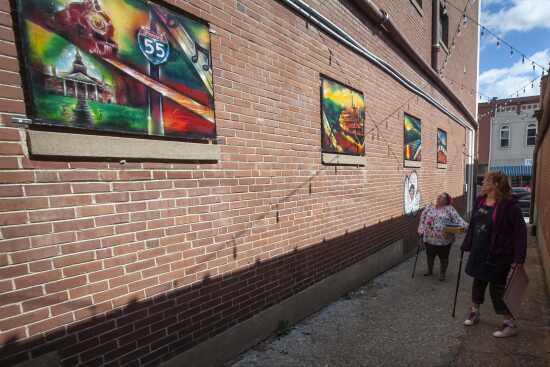 Local News Downtown Cape Alleyway Features Work Of Local Artist 3 19 19 Southeast Missourian Newspaper Cape Girardeau Mo