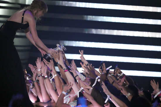 Taylor Swift takes home top prize at MTV VMAs
